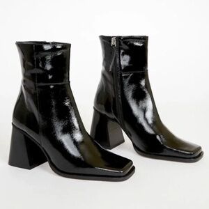 Alohas south boots in black patent leather